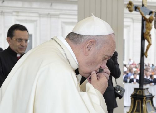 Pope Francis venerates the cross which was buried with Bl. Junipero Serra