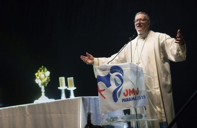 Los Angeles Auxiliary Bishop Robert E. Barron speaks to pilgrims in Panama City Jan. 23