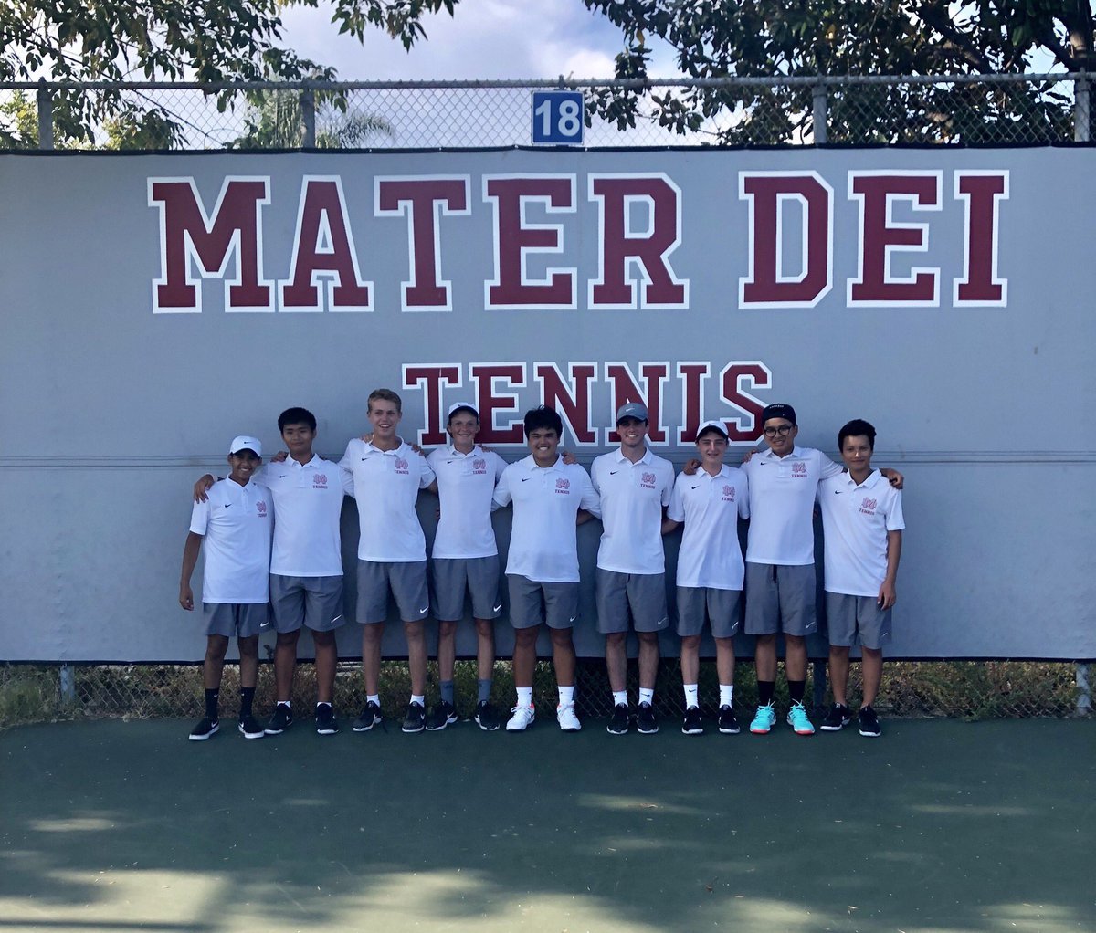 Mater Dei's tennis team. (PHOTO COURTESY MDATHLETICS TWITTER)