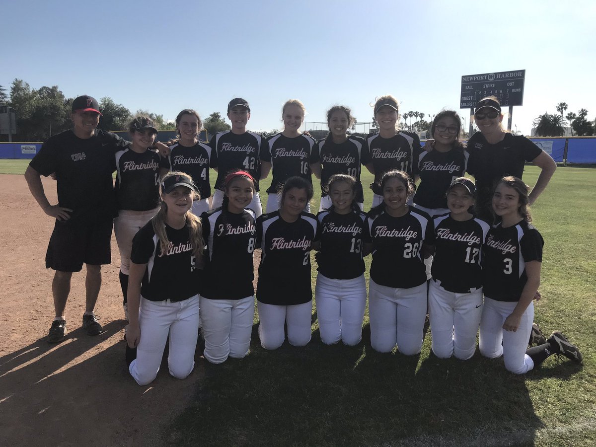 Flintridge Sacred Heart softball team. (PHOTO COURTESY FSHA ATHLETICS TWITTER)