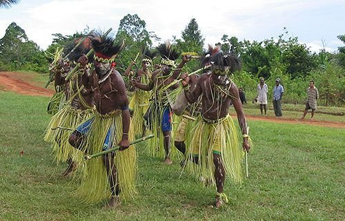 Indigenous Papuans performing a traditional dance. Credit: Diocese of Daru-Kiunga.
