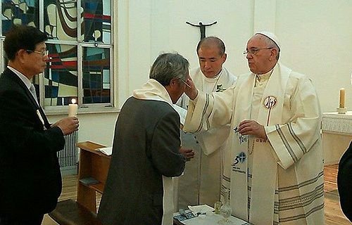 Pope Francis baptizes Hojin Lee on August 17