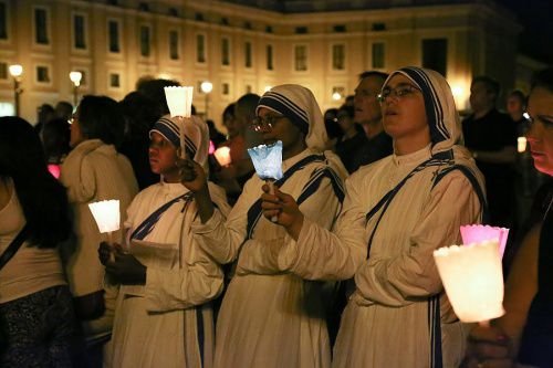 Missionaries of Charity participate in prayer vigil at St. Peter's Square