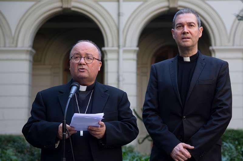 Archbishop Charles Scicluna (L) and Msgr Jordi Bertomeu at a press conference at the Catholic University of Chile on June 13