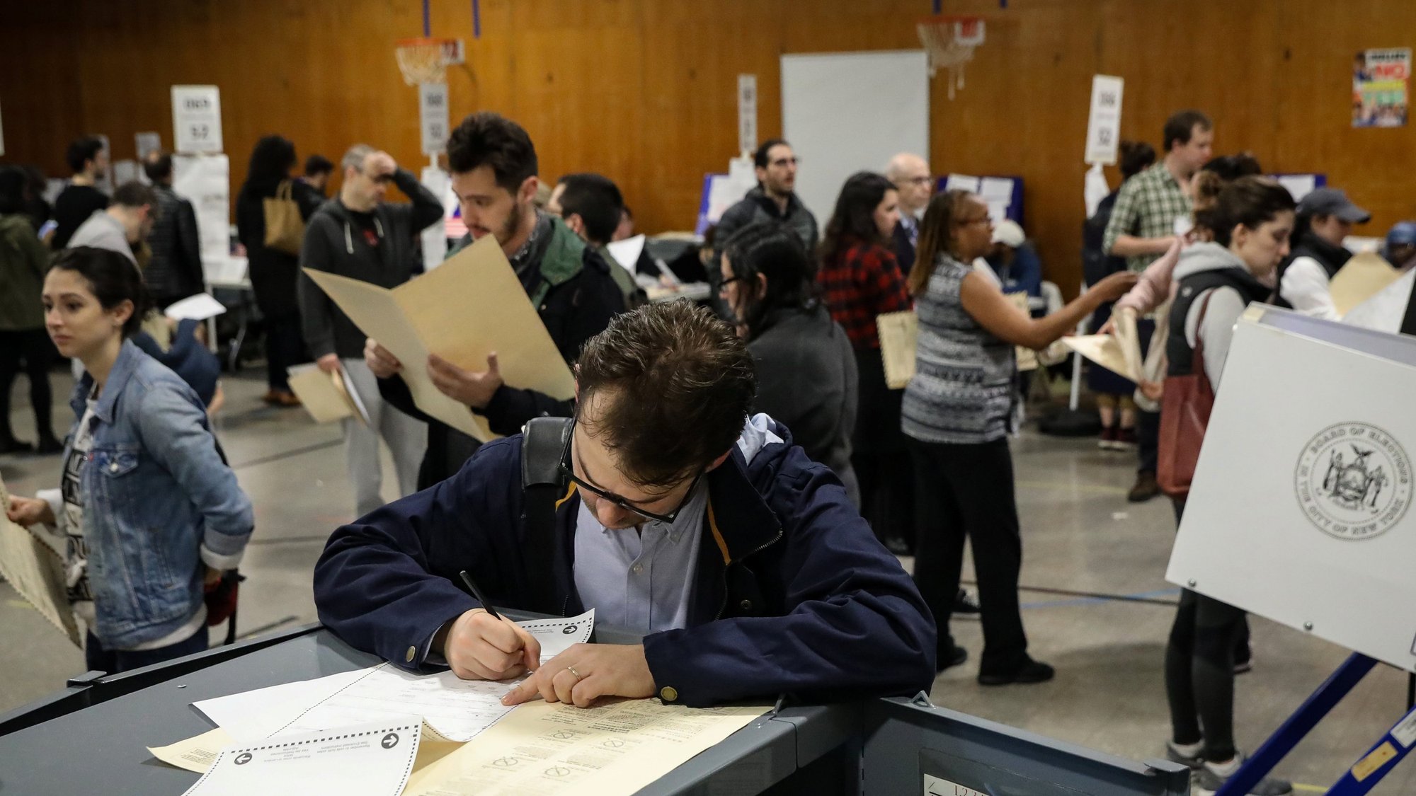 A voter fills out his ballot in the midterm elections Nov. 6, 2018 (CNS/Brendan McDermid, Reuters)
