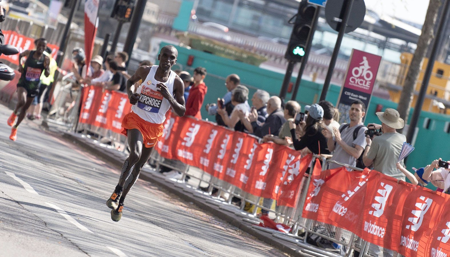 Eliud Kipchoge at the 2018 London Marathon. (Paul Hudson/Wikimedia Commons)