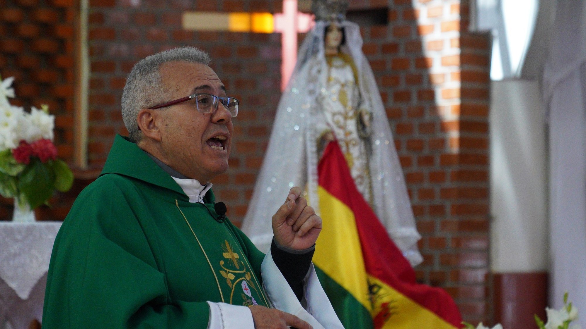 Father Jose Fuentes celebrates Mass at Jesus the Worker Church in El Alto, Bolivia, Nov. 17, 2019. Father Fuentes is part of a committee that is trying to facilitate talks between supporters of former President Evo Morales and allies of the country's new government. (CNS photo/Manuel Rueda)