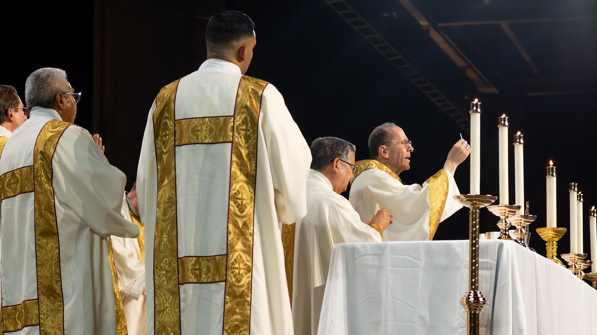Phoenix Bishop Thomas J. Olmsted celebrates Mass Dec. 30, 2019, during the Student Leadership Summit held in that same city. More than 8,500 Catholic college students and parishioners from across the world attended the conference geared for both Catholic college students and Catholics from traditional parishes. (CNS photo/John Caballero, The Catholic Sun)