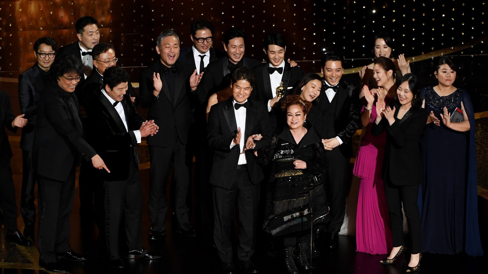 'Parasite' cast and crew such as Cho Yeo-jeong, Park So-dam, Choi Woo-shik, Kang-Ho Song,Yang Jin-mo, Jin Won Han, Kwak Sin-ae, Ha-jun Lee, Yang-kwon Moon, Kang-ho Song, Yeo-jeong Jo, Bong Joon-ho, and Sun-kyun Lee accept the Best Picture award onstage during the 92nd Annual Academy Awards at Dolby Theatre on February 09, 2020 in Hollywood, California. (Photo by Kevin Winter/Getty Images)