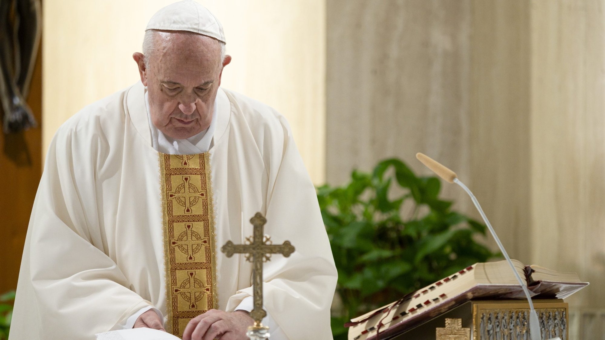 Pope Francis celebrates Mass April 17, 2020, in the chapel of his Vatican residence, the Domus Sanctae Marthae. (CNS photo/Vatican Media)