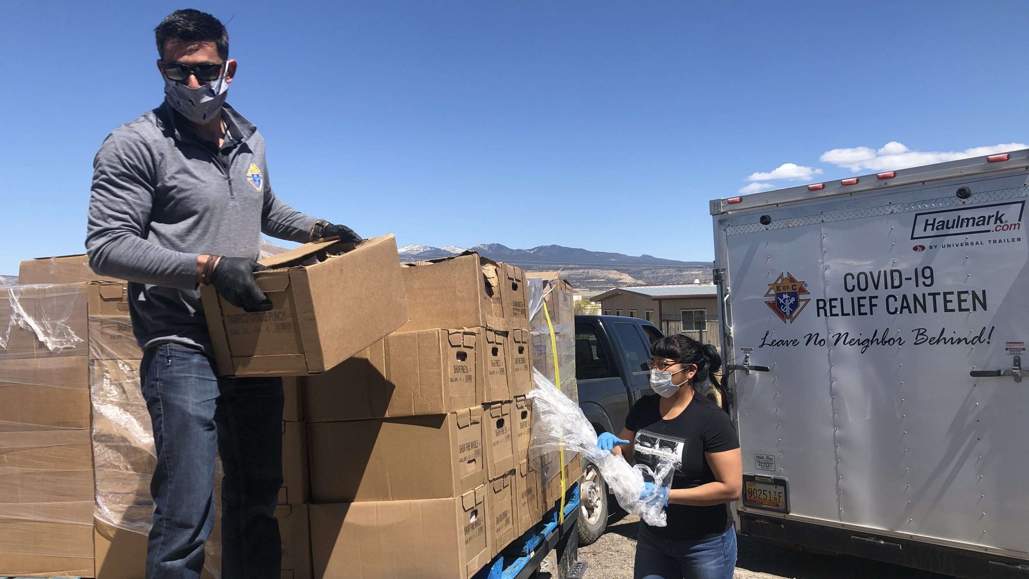 Volunteers deliver food baskets to New Mexico's Acoma pueblo from the "Knights of Columbus Covid-19 Relief Canteen", April 2020. (Patrick Mason via CNA)