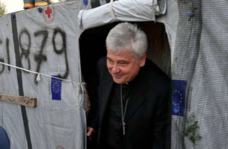 Cardinal Konrad Krajewski visits a refugee camp in Lesbos, Greece, May 8, 2019. (Vatican Media)