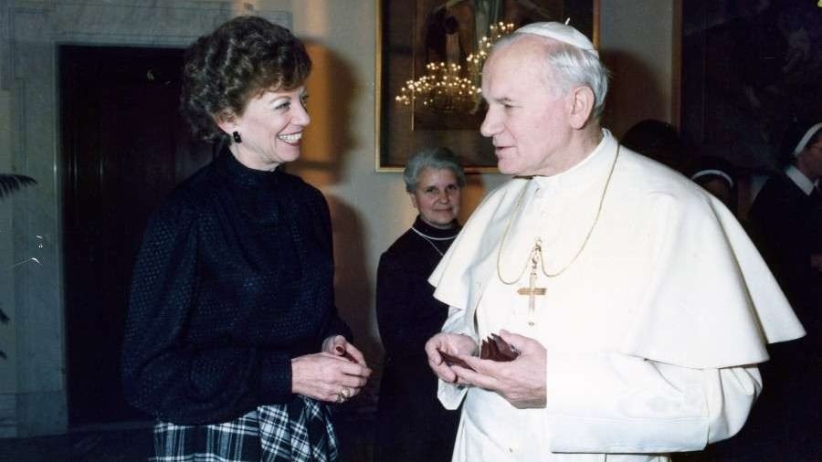 Joan Lewis meets St. John Paul II Dec 10, 1985. (Photo courtesy of Joan Lewis via CNA)