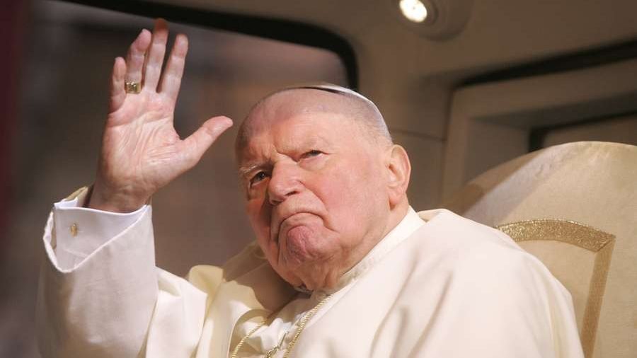 Pope John Paul II celebrates the Feast Day of the Immaculate Conception in Rome, December 08, 2004. (giulio napolitano/Shutterstock via CNA)