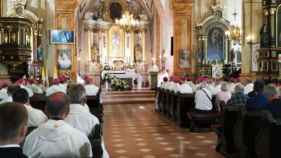 Poland’s bishops celebrate Mass at the Basilica of the Presentation of the Blessed Virgin Mary in Wadowice June 15, 2020. (Courtesy of the Press Office of the Polish Bishops’ Conference via CNA)