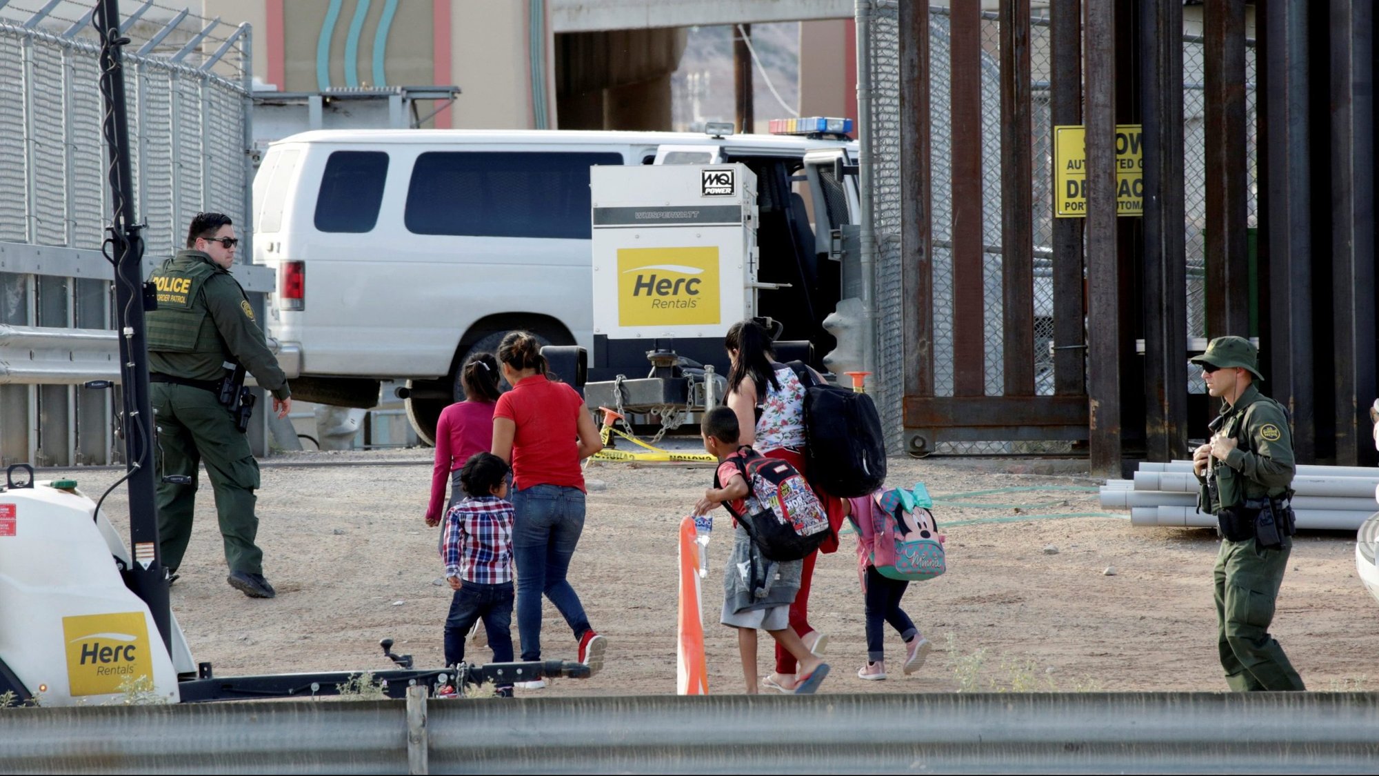 U.S. Customs and Border Protection agents look at migrants who crossed illegally into El Paso, Texas, Sept. 18, 2019, to turn themselves in to ask for asylum. (CNS photo/Jose Luis Gonzalez, Reuters)