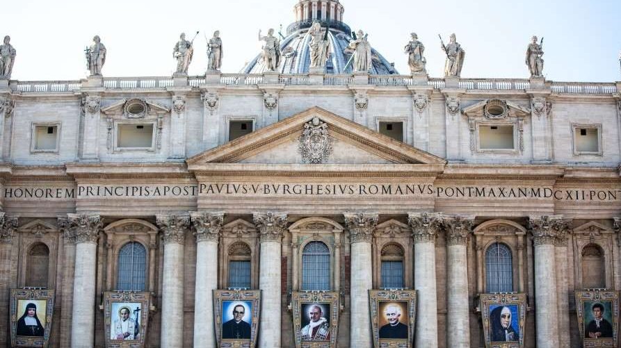 Portraits hang from the facade of St. Peter's Basilica ahead of a Canonization Mass Oct. 12, 2018. (Daniel Ibáñez/CNA)