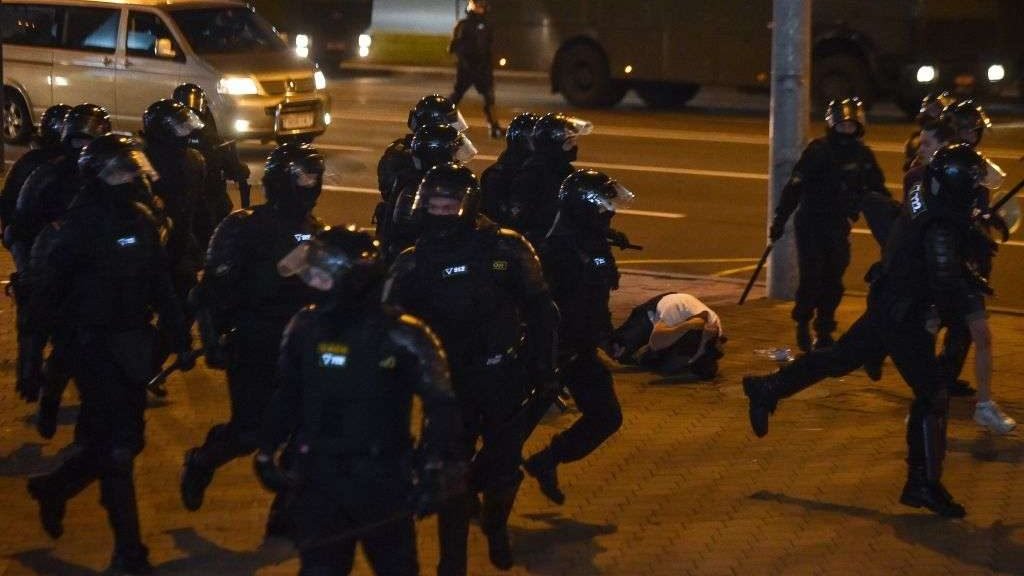 Riot police detain protesters, who accuse strongman Alexander Lukashenko of falsifying the polls in the presidential election, in Minsk, Aug. 10, 2020. (Sergi Gapon/AFP/Getty Images via CNA)