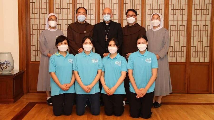 Pro-life students pictured with the Apostolic Nuncio to Korea Aug. 21, 2020. (Photo courtesy of the South Korean Pro-Life Students Association via CNA)