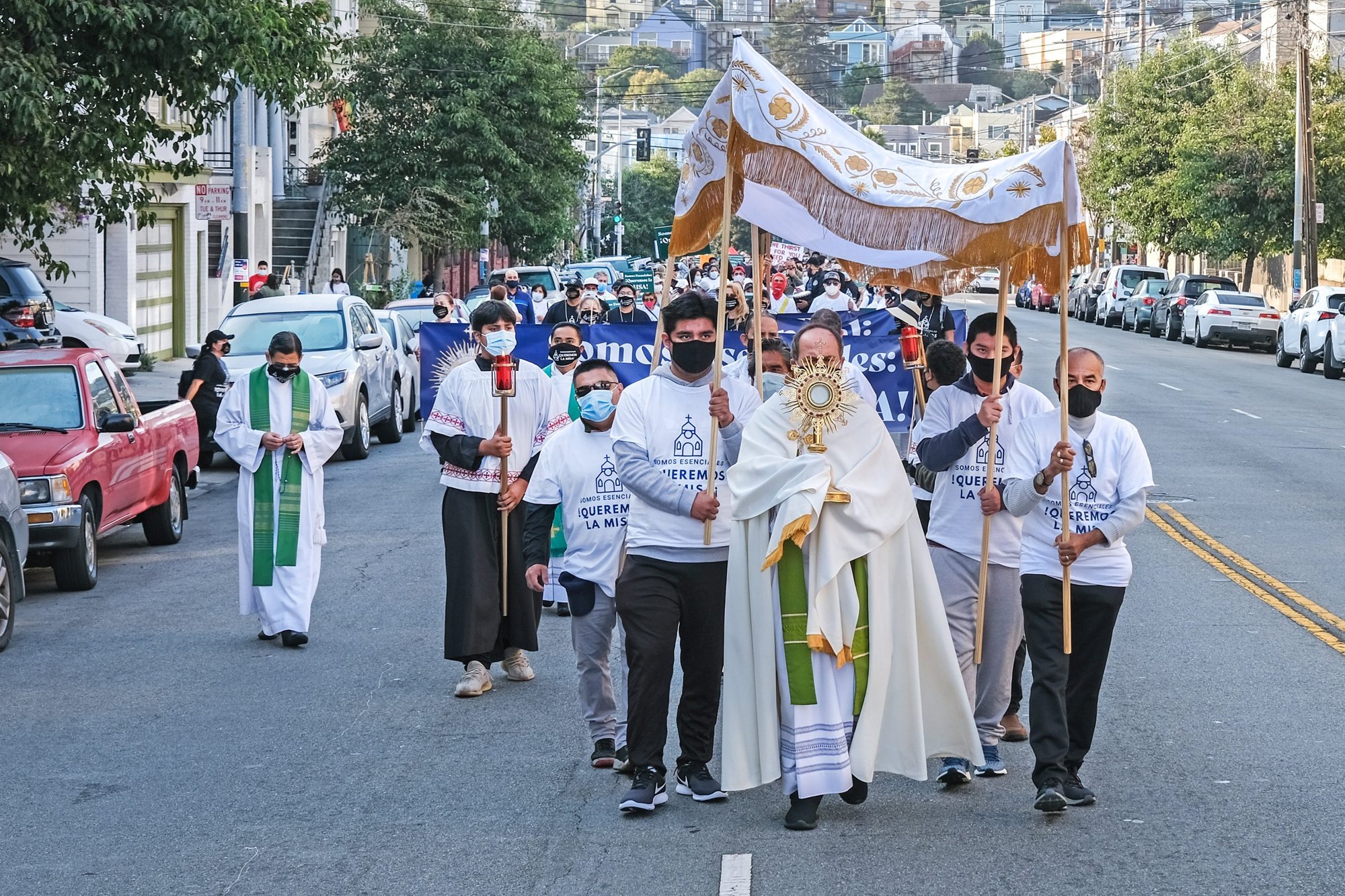 Father Moises Agudo leads a eucharistic procession through San Francisco during a "Free the Mass" demonstration Sept. 20, organized by Archbishop Salvatore Cordileone against the city's harsh restrictions on public worship during the coronavirus pandemic. (Catholic News Service/Dennis Callahan, Archdiocese of San Francisco)