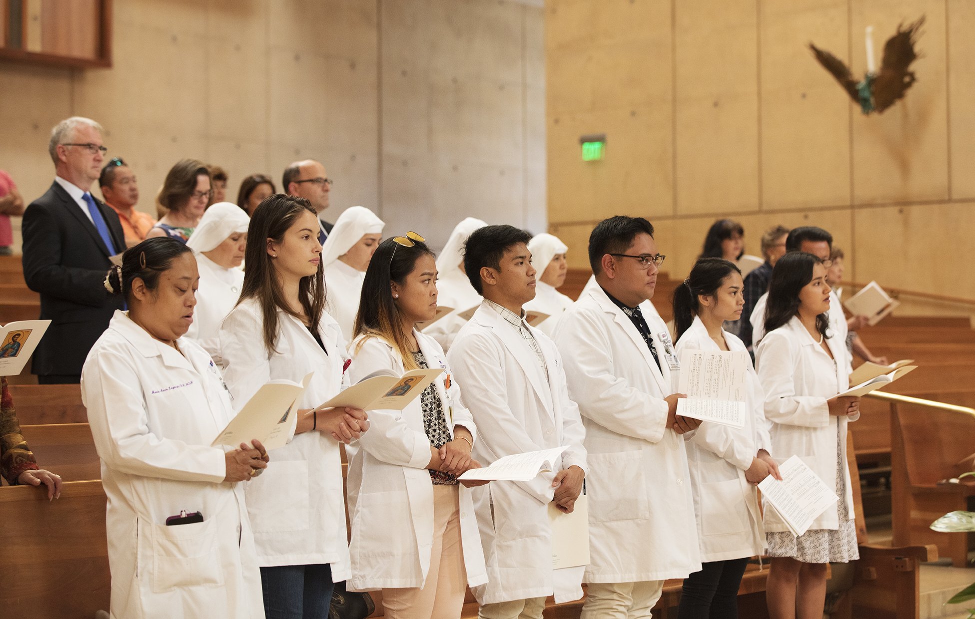 Nursing students from Mount St. Mary’s University and women religious of the Sister Servants of Mary, Ministers to the Sick at the 2017 White Mass. (Victor Alemán)