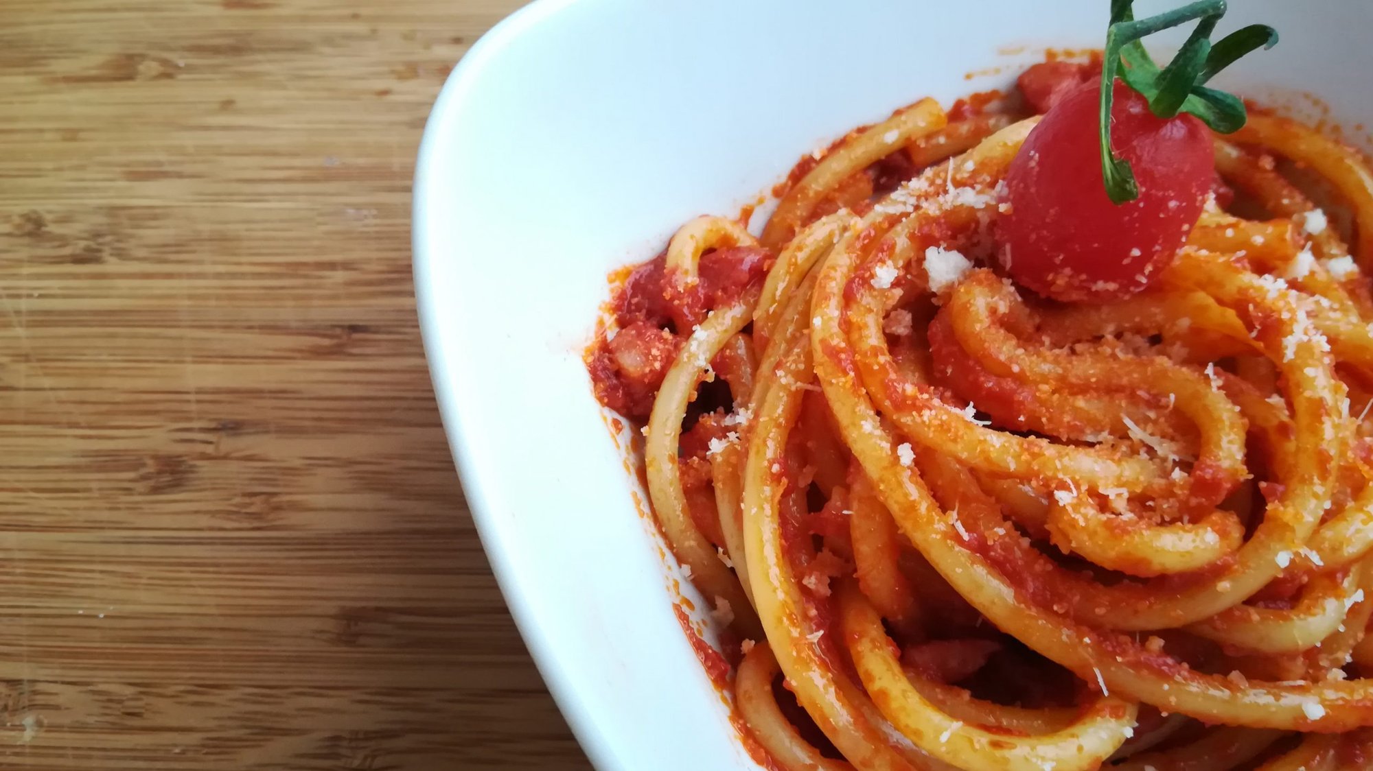 Bucatini all'amatriciana. (Wikimedia Commons)