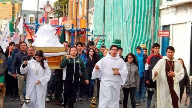 Procession to commemorate the first Mass in Chile. (Diocese of Punta Arenas via CNA)