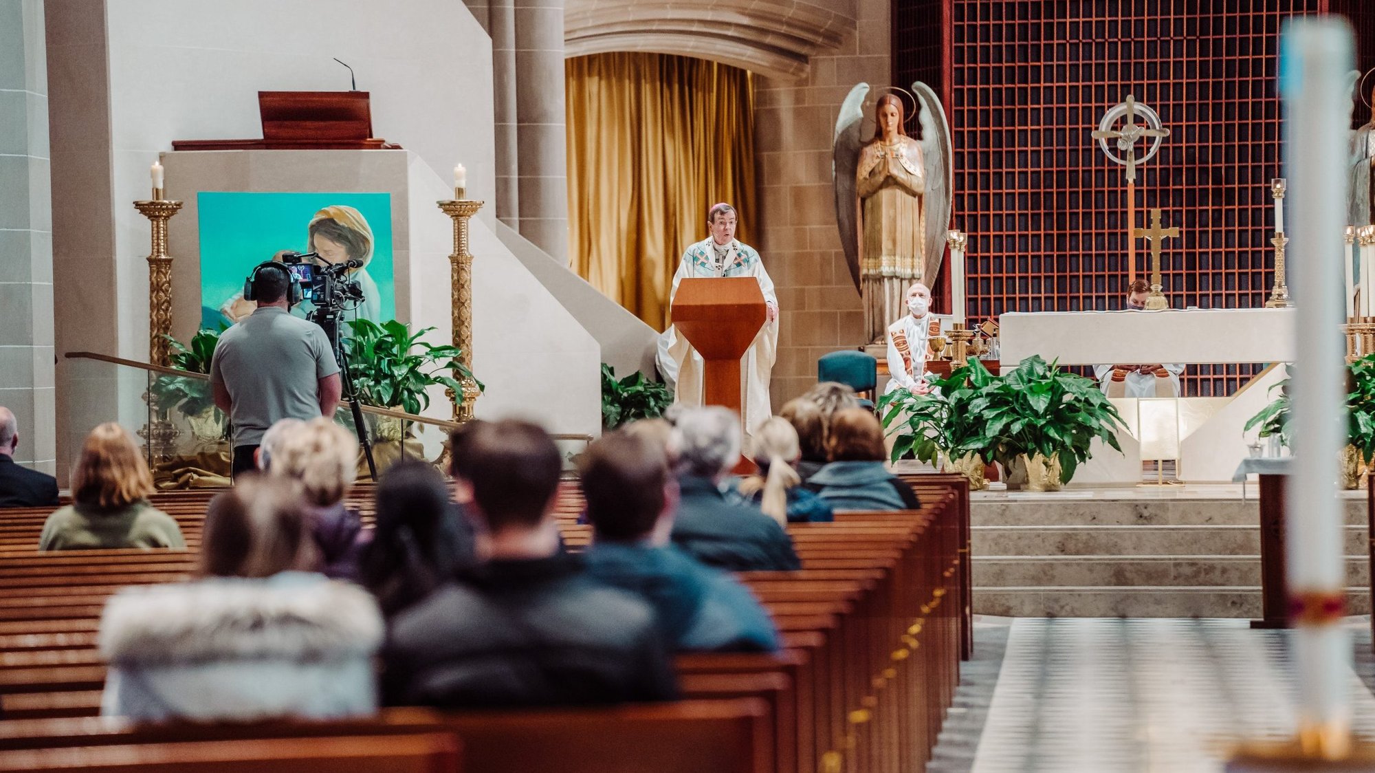 Detroit Archbishop Allen H. Vigneron celebrates a Mass at the Cathedral of the Most Blessed Sacrament for "the protection of the unborn" Jan. 23, 2021, amid the coronavirus pandemic. (CNS photo/Valaurian Waller, Detroit Catholic)