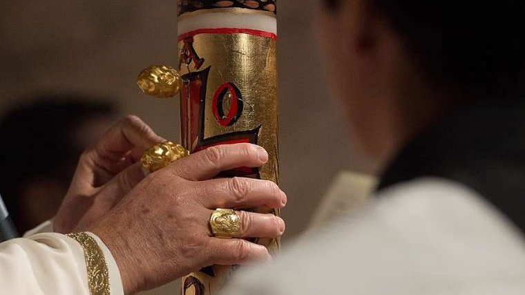 The paschal candle in St. Peter's Basilica. (L'Osservatore Romano)