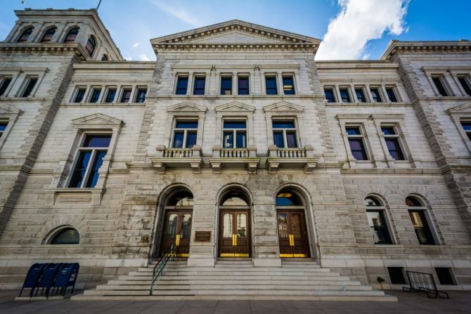 Historic court house and post office in Charleston, South Carolina. (John Bilous/Shutterstock)
