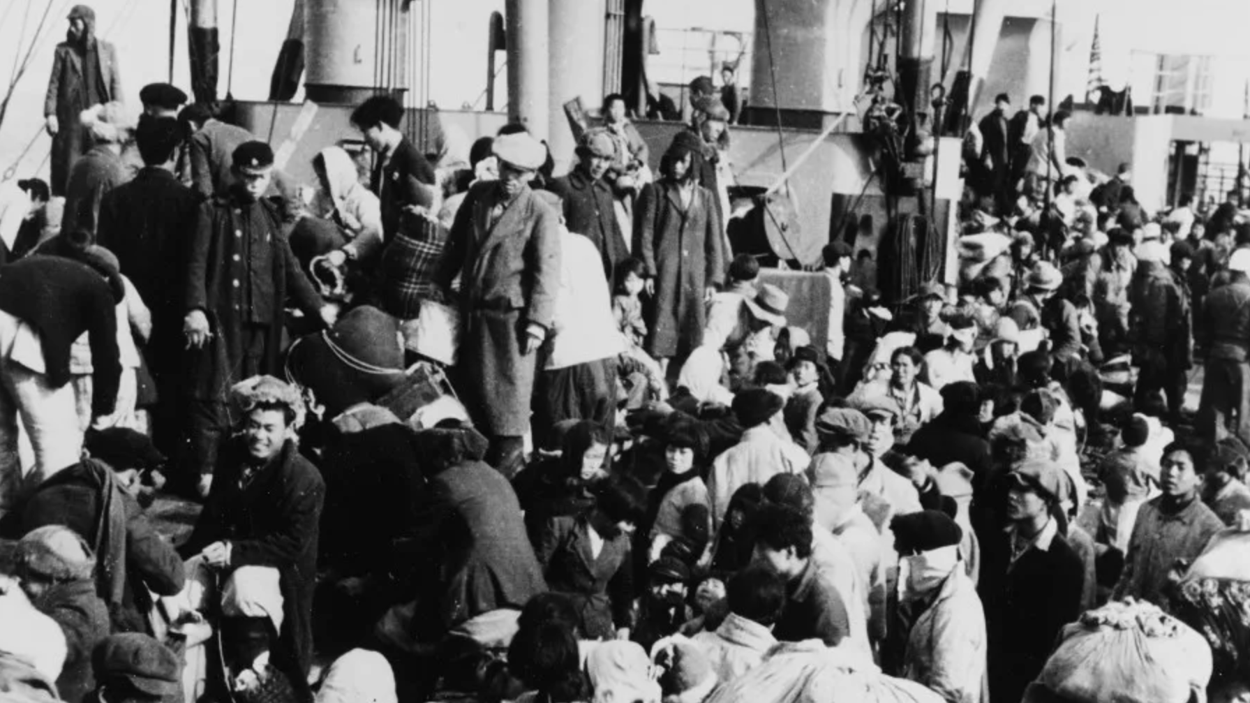Refugees during the Hungnam evacuation, c. December 1950. (Public Domain via CNA)