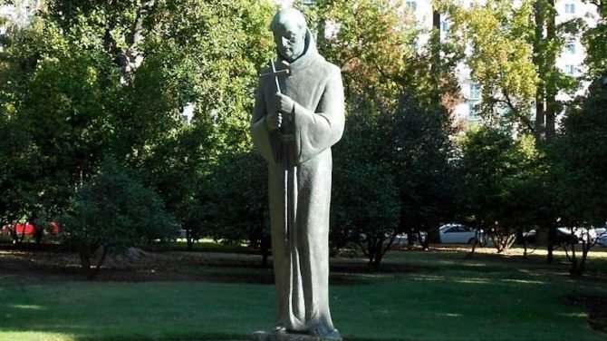 A statue of St. Junipero Serra outside the California capitol in Sacramento, which was destroyed by a mob July 4, 2020. (Nathan Hughes Hamilton/Flickr via CNA , CC BY 2.0)