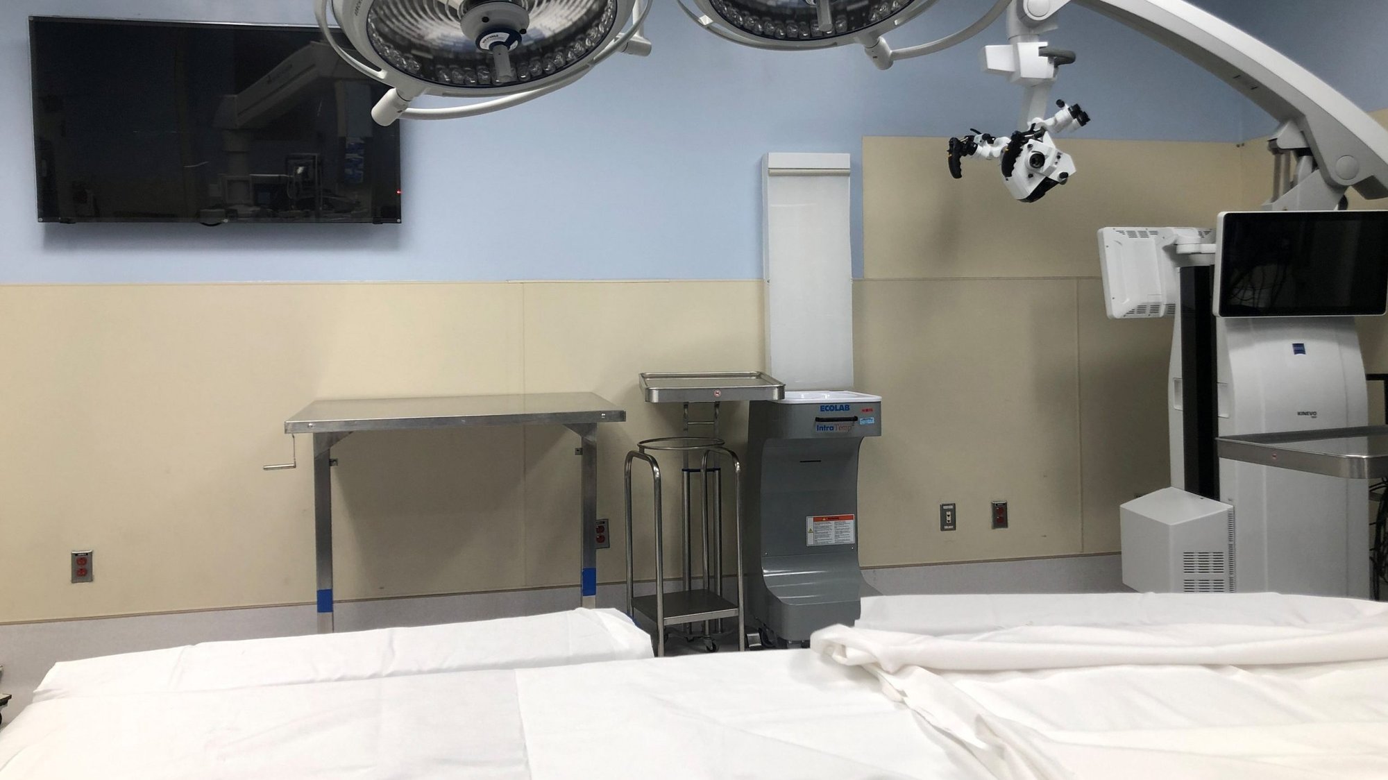 An empty operating room is seen in this illustration photo. The Supreme Court Nov. 1 turned down an appeal from a Catholic hospital in California that was sued for refusing to perform a hysterectomy on a transgender patient. (CNS photo/Rosem Morton, Reuters)