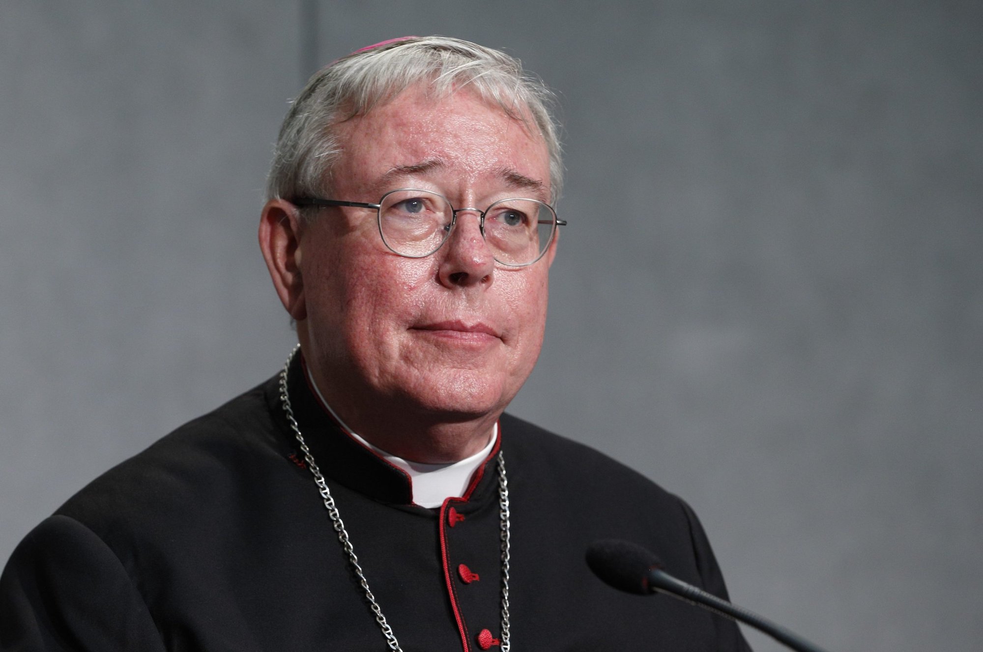 Cardinal Jean-Claude Hollerich, president of the Commission of the Bishops' Conferences of the European Union, is pictured in a file photo during a news conference at the Vatican. (CNS photo/Paul Haring)