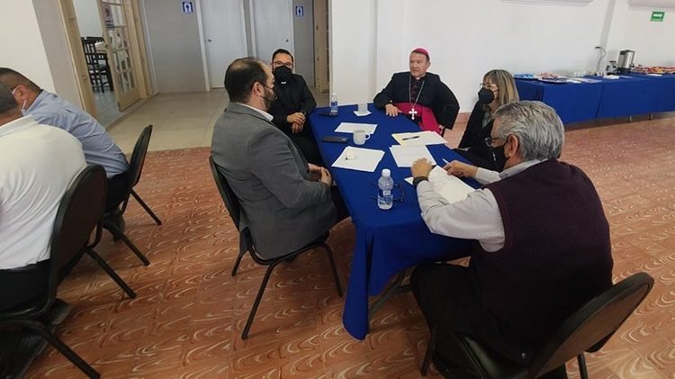 Auxiliary Bishop Mario A. Avilés of Brownsville, Texas, participates in a small group discussion during a binational synod meeting in Matamoros, Mexico, March 27, 2022. (CNS photo/Deacon Roman Ramos, courtesy The Valley Catholic)