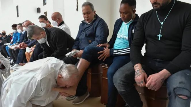 Pope Francis washes the feet of prisoners in Civitavecchia, Italy, April 14, 2022. (Vatican Media via CNA)