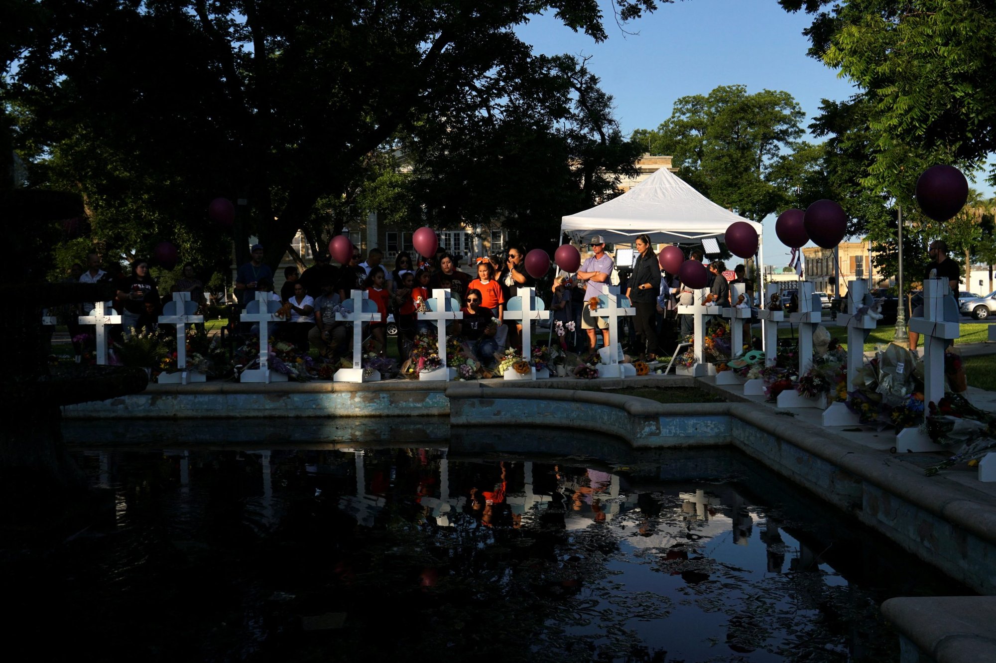 People seen in front the Uvalde County Courthouse in Texas May 26, 2022, mourn the victims of the mass shooting at Robb Elementary School. (CNS photo/Veronica G. Cardenas, Reuters)