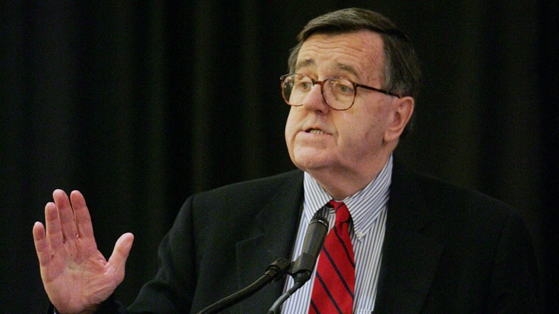 Political commentator Mark Shields talks about presidential campaigns in an opening address to the Catholic Press Association's annual meeting in Washington May 26, 2004. Shields provided weekly political analysis and commentary for the PBS "NewsHour" from 1988 to 2020. He died June 18, 2022, at his home in Chevy Chase, Md. He was 85. (CNS photo/Nancy Wiechec)