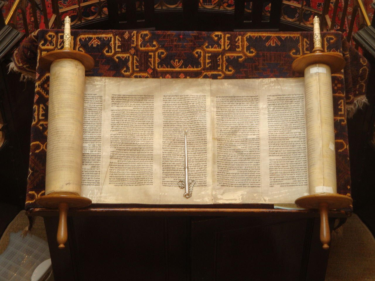 An open Torah scroll. (Wikimedia Commons)