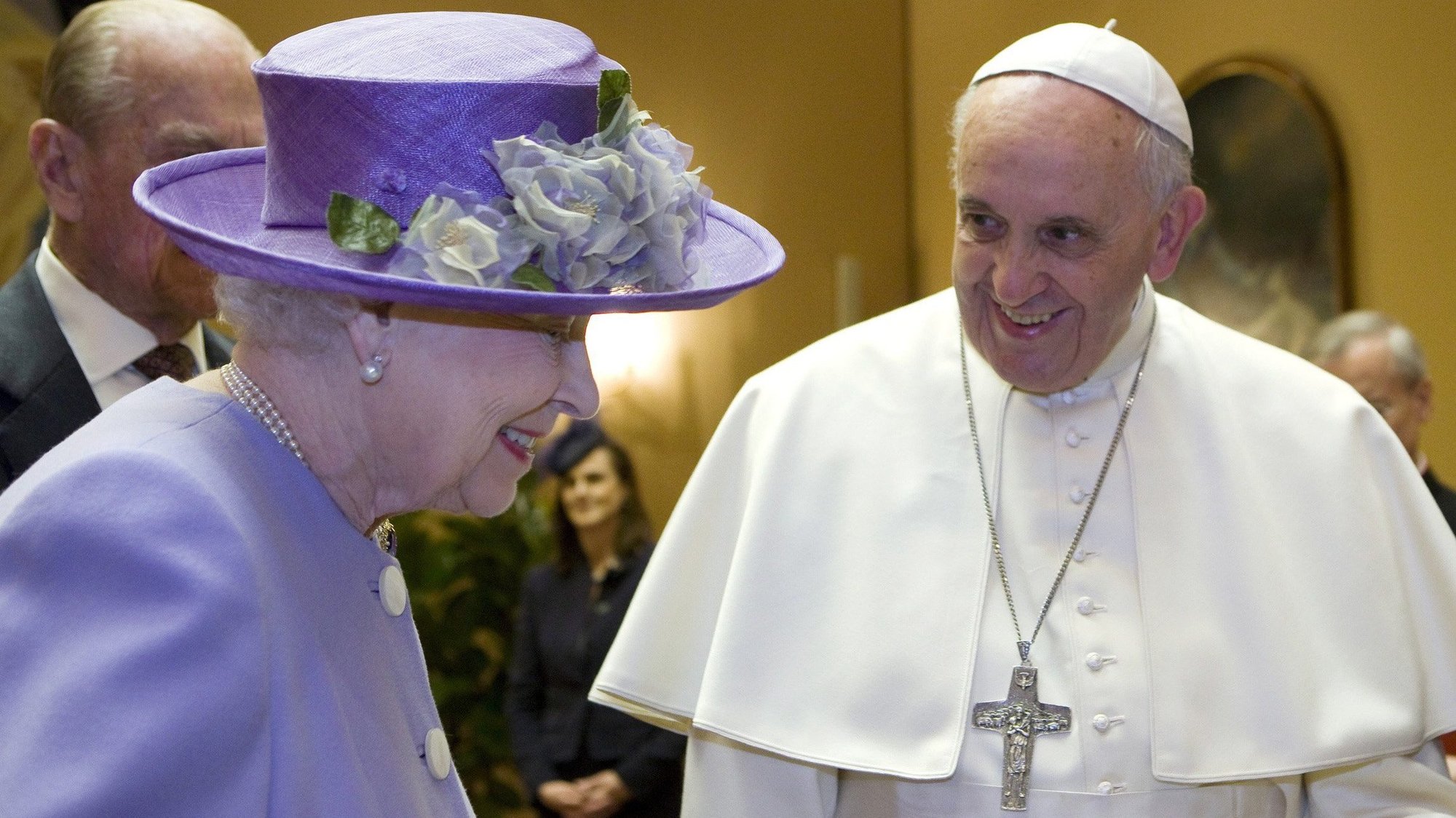 Britain's Queen Elizabeth II talks with Pope Francis during a meeting at the Vatican in this April 3, 2014, file photo. Queen Elizabeth died Sept. 8, 2022, at the age of 96. (CNS photo/Maria Grazia Picciarella, pool)