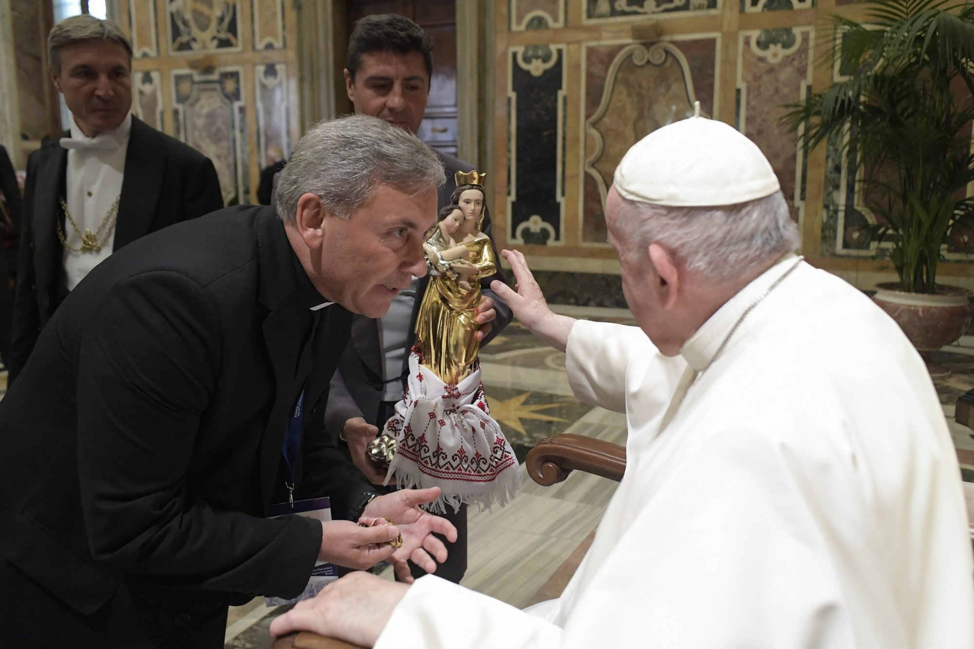 Pope Francis is presented with a Marian statue during an audience with the participants of a symposium on "Holiness Today," sponsored by the Dicastery for the Causes of Saints, at the Vatican Oct. 6, 2022. (CNS photo/Vatican Media)