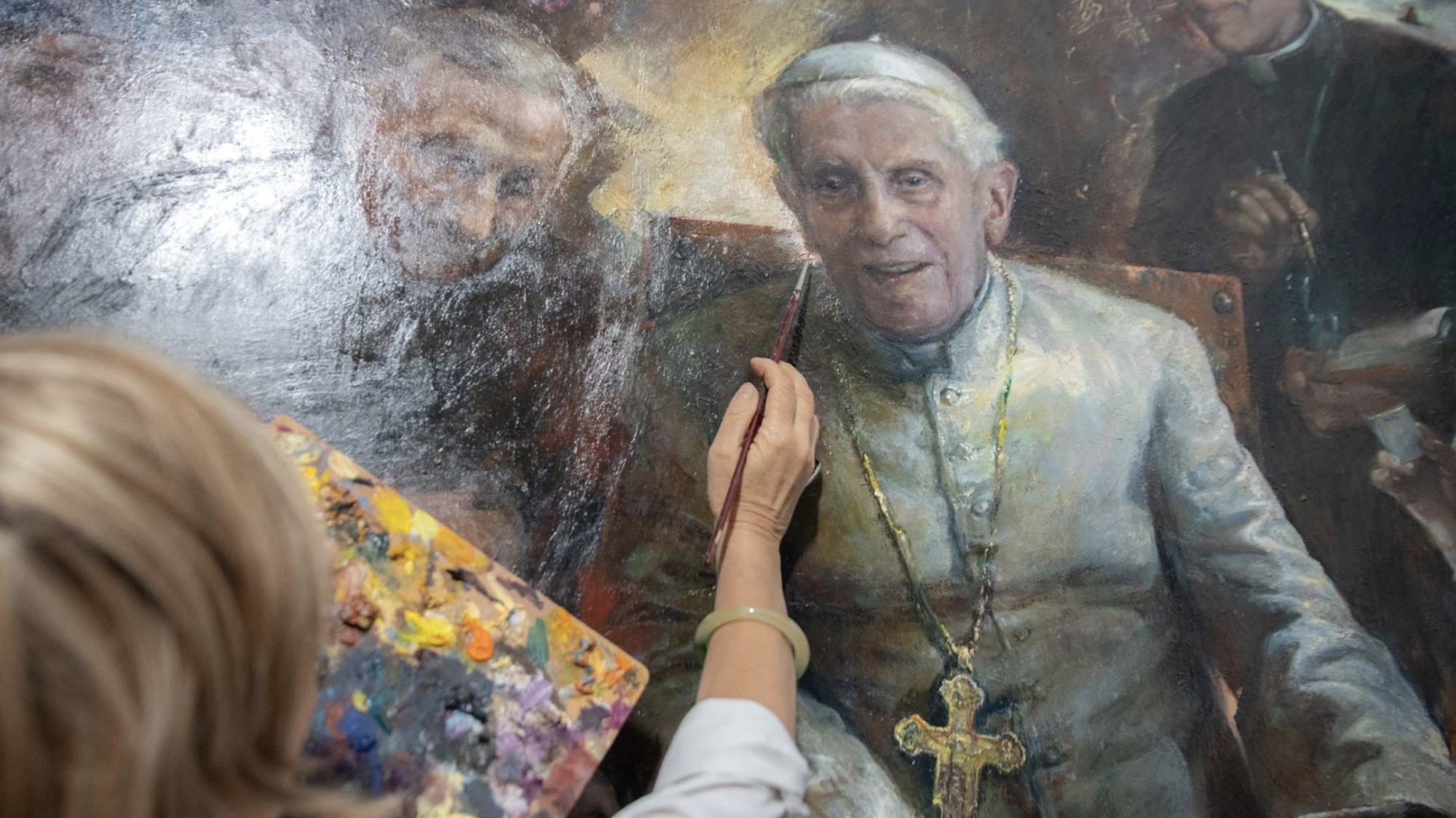 Natalia Tsarkova works on a portrait of Pope Emeritus Benedict XVI in her studio in central Rome. (Daniel Ibáñez/CNA)