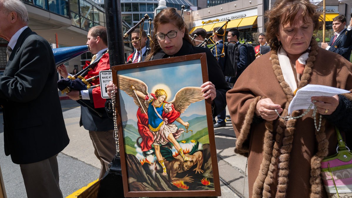 Protesters pray outside of the Boston hotel where the Satanic Temple held SatanCon on April 28 in Boston, Massachusetts. (Photo by Spencer Platt/Getty Images)