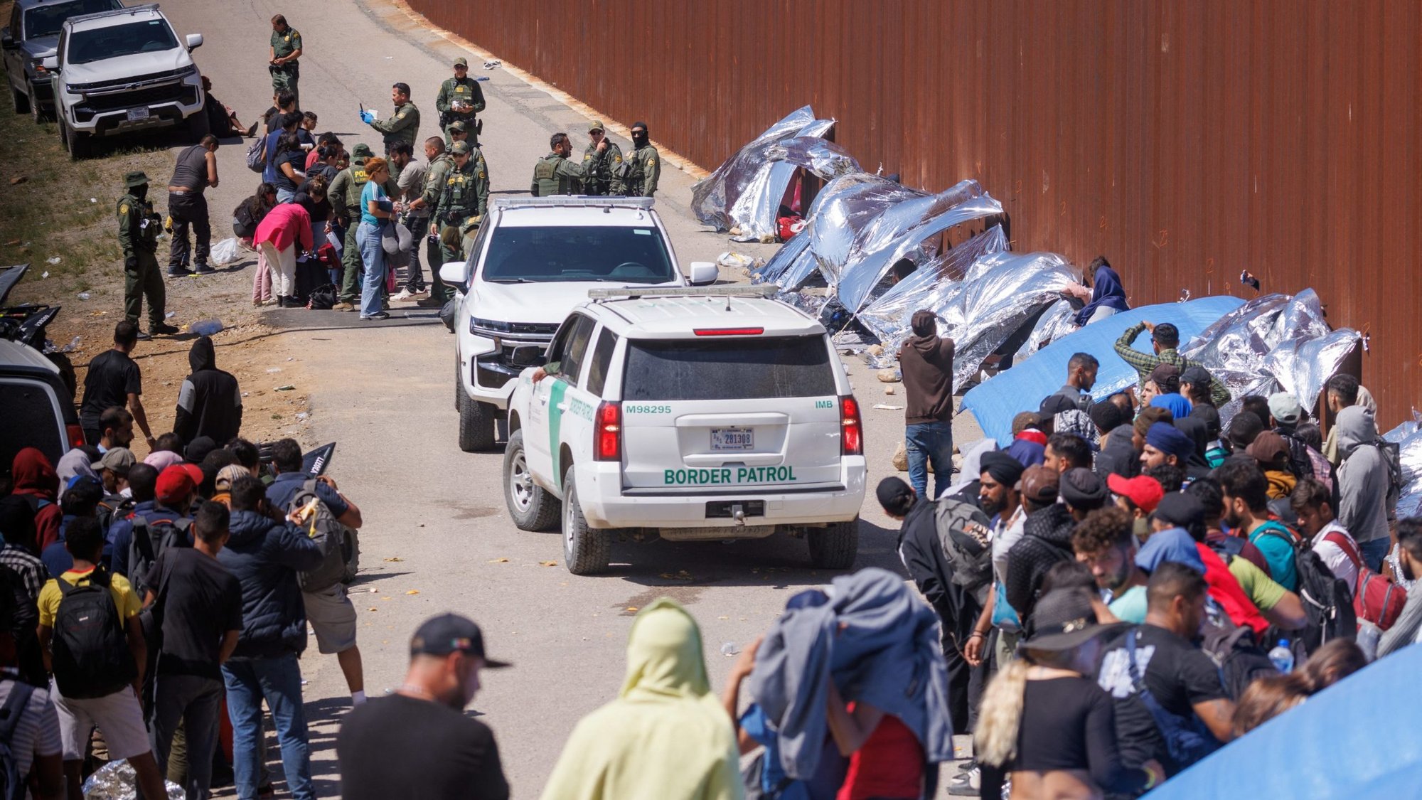 U.S. Border Patrol officers work to sort out migrants gathered between the primary and secondary border fences at the U.S.-Mexico border just south of San Diego Sept.12, 2023. (OSV News/Mike Blake, Reuters)