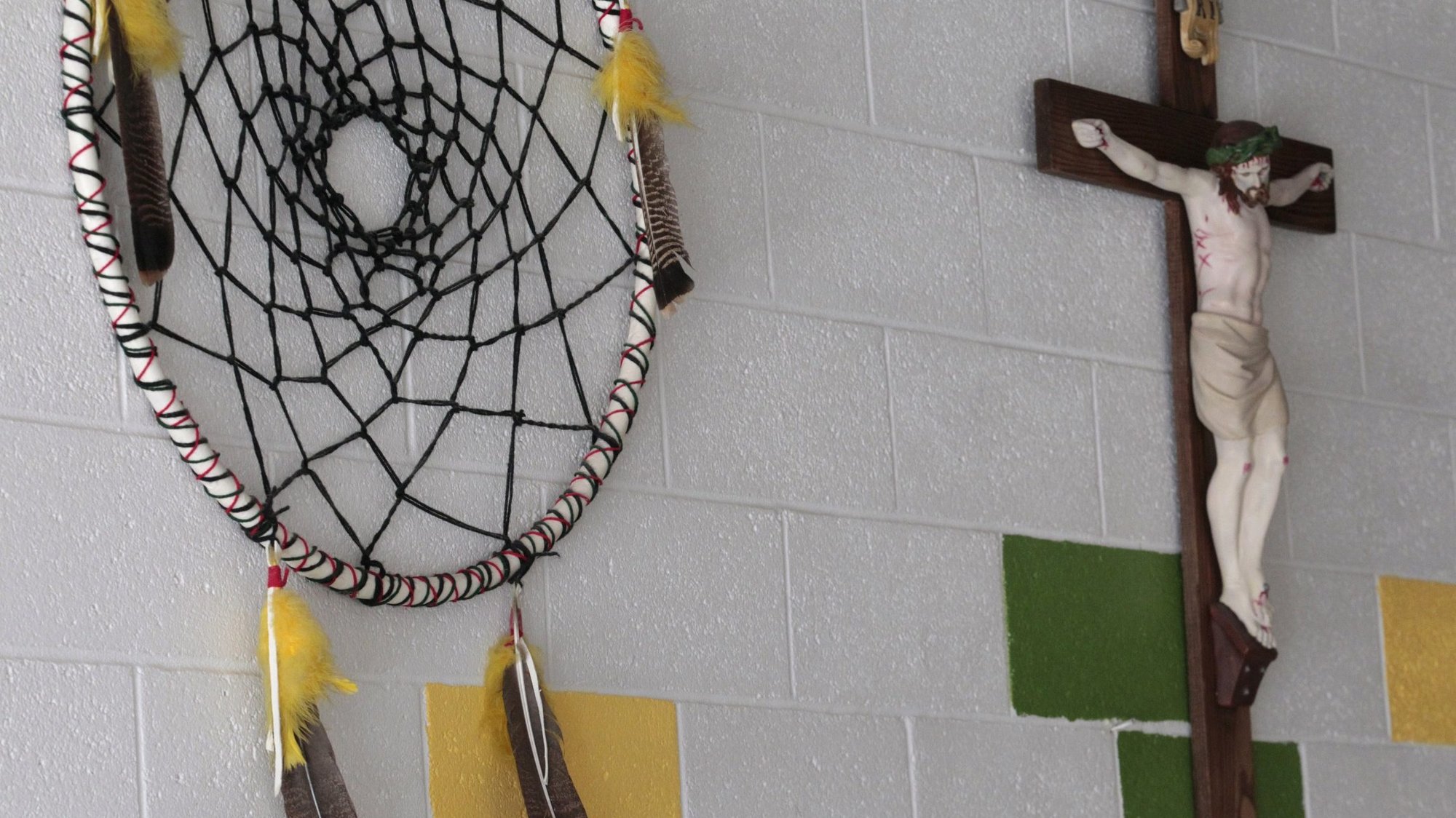 A dream catcher and crucifix are seen on the wall at St. Anthony Indian School on the Zuni Pueblo Indian reservation in New Mexico in late October. (CNS photo/Bob Roller) (Jan. 4, 2012) See BUREAU-PAYSSE and BUREAU-EDUCATION Jan. 4, 2012.