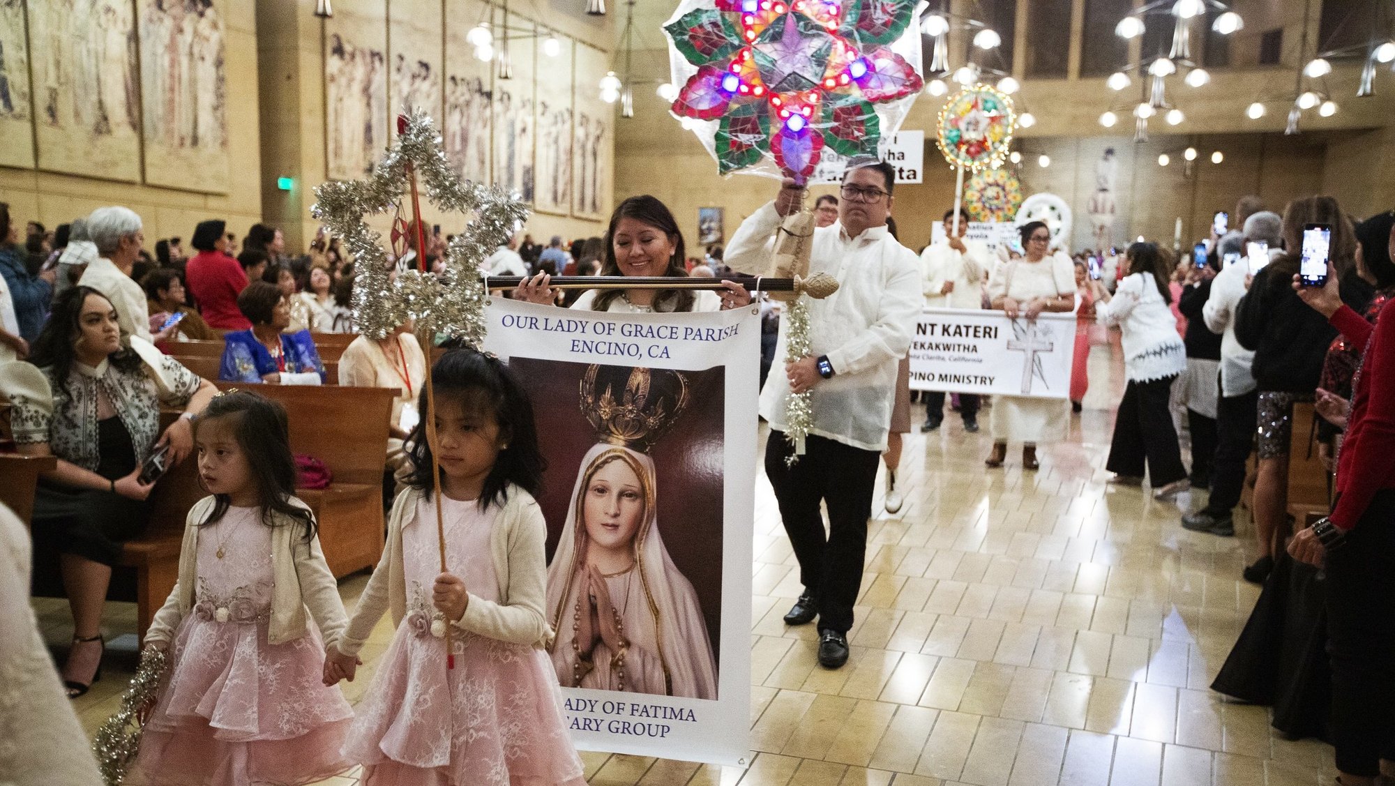 LA Catholics process into the Cathedral of Our Lady of the Angels for the Parade of Parols during the kickoff Mass to start the celebration of Simbang Gabi 2023. (Victor Alemán)