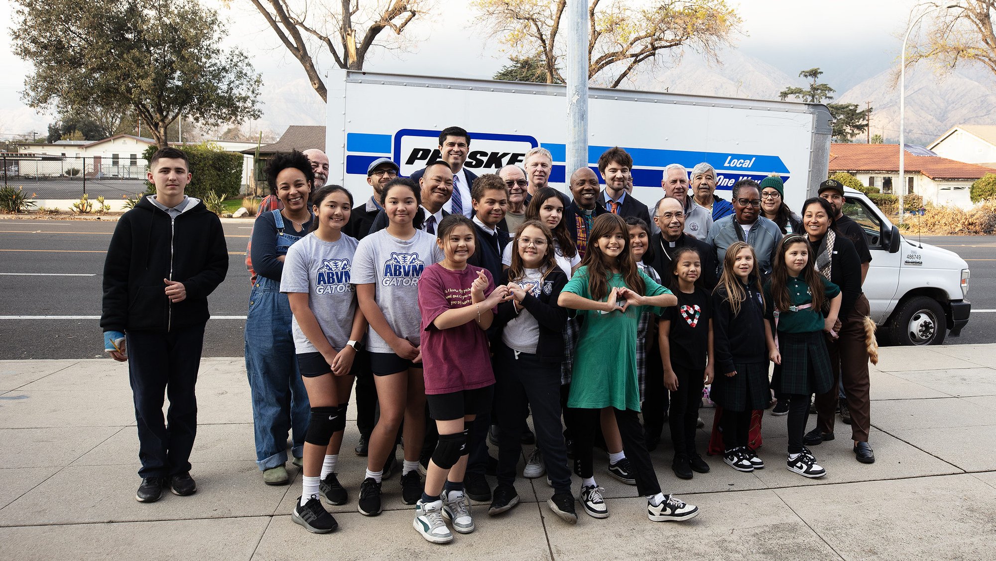 Auxiliary Bishop Brian Nunes, along with church and school leaders, students and volunteers, pose with members from a Kansas Catholic Church who drove supplies to help those affected by the LA fires. (Victor Alemán)