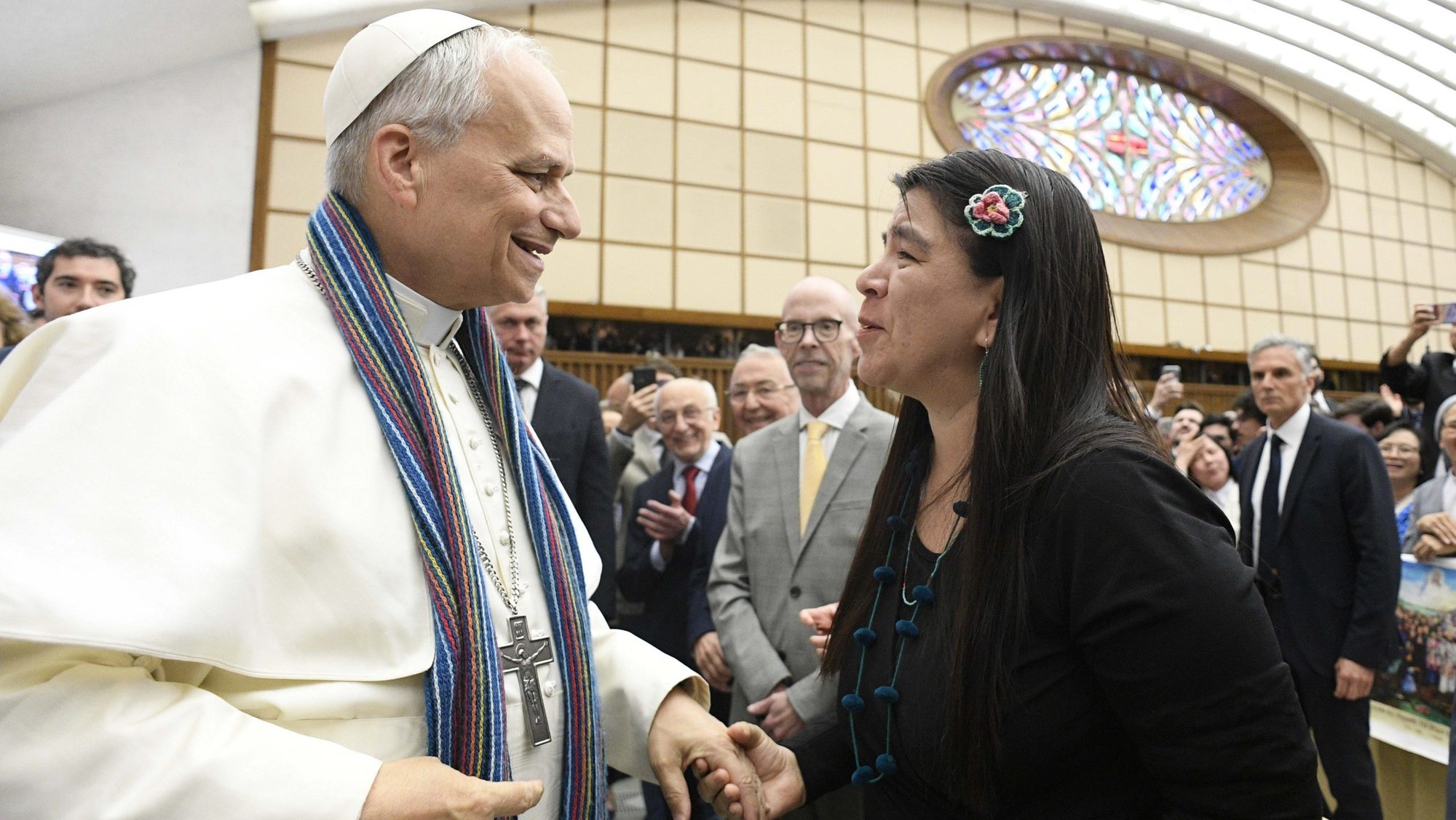 Paola Ugaz, a Peruvian journalist who helped expose the abuse committed by leaders of the Sodalitium Christianae Vitae, gives Pope Leo XIV a stole made of alpaca wool, during the pope's meeting with members of the media May 12, 2025, in the Paul VI Audience Hall at the Vatican. (CNS photo/Vatican Media)