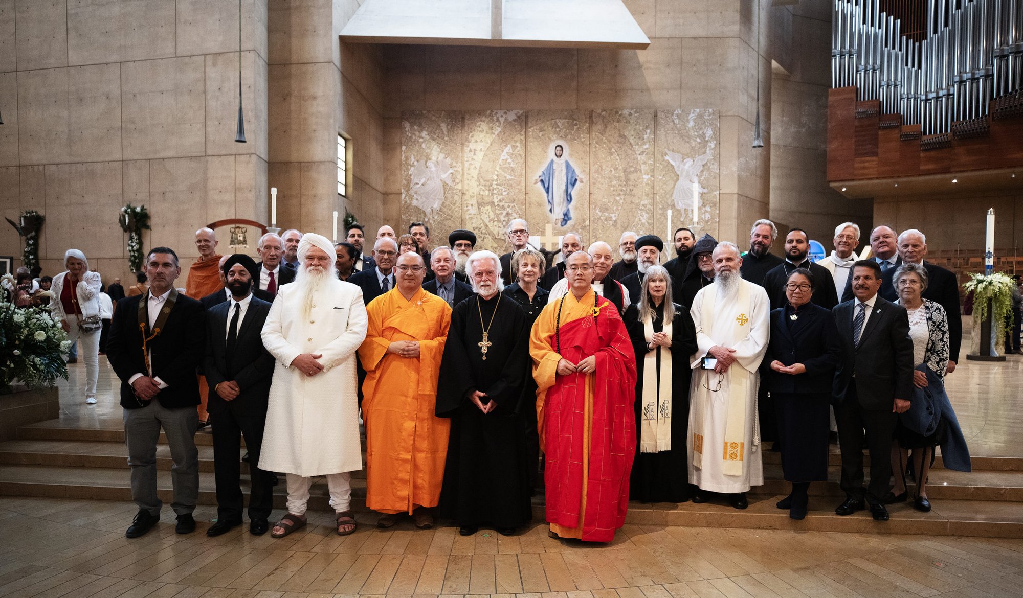 Father Alexei Smith, center with white beard, ecumenical and interreligious officer for the Archdiocese of Los Angeles, stands with dozens of interfaith leaders who attended the memorial Mass for Pope Francis on April 25. (Victor Alemán)