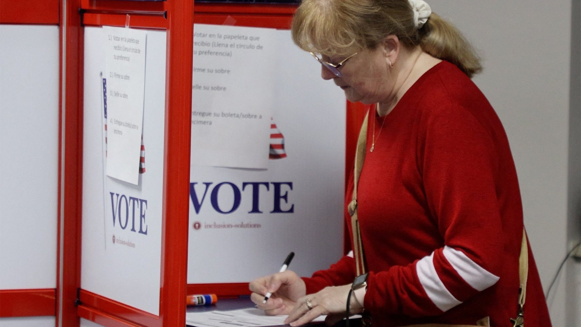 A woman fills out her ballot at an early voting station in Green Bay, Wis., March 19, 2025. (OSV News photo/Eric Cox, Reuters)